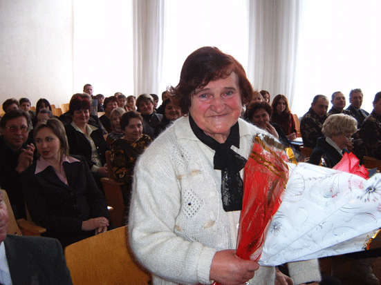 Хозяйка праздника Яхонт Елена Петровна - основатель школьного музея